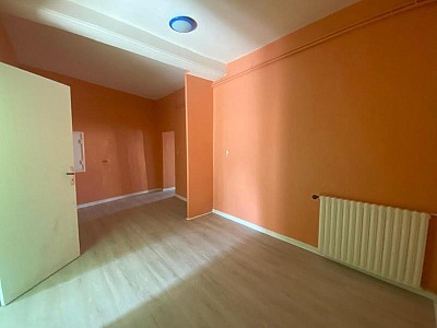 LOCAL D ACTIVITE A LOUER - MONTBRISON - 130 m2 - 745 € HC par mois