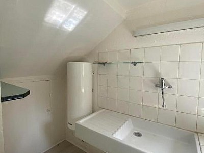 LOCAL D ACTIVITE A LOUER - MONTBRISON - 130 m2 - 745 € HC par mois