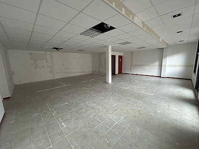 LOCAL D ACTIVITE A LOUER - MONTBRISON - 75.33 m2 - 700 € HC par mois