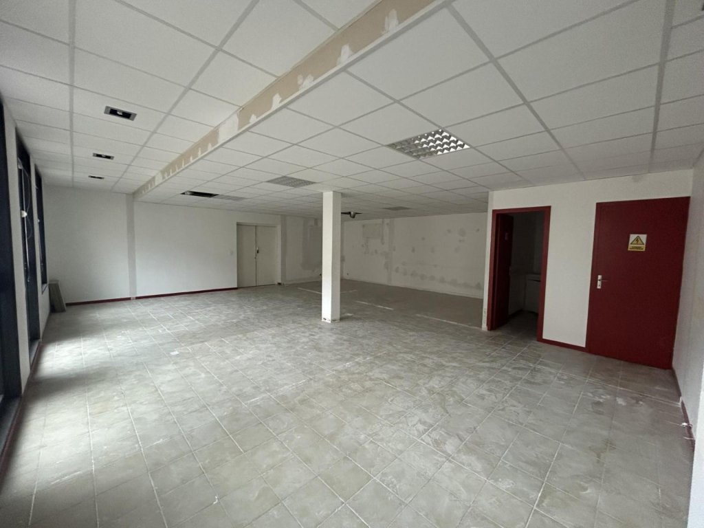 LOCAL D ACTIVITE A LOUER - MONTBRISON - 75.33 m2 - 700 &euro; HC par mois