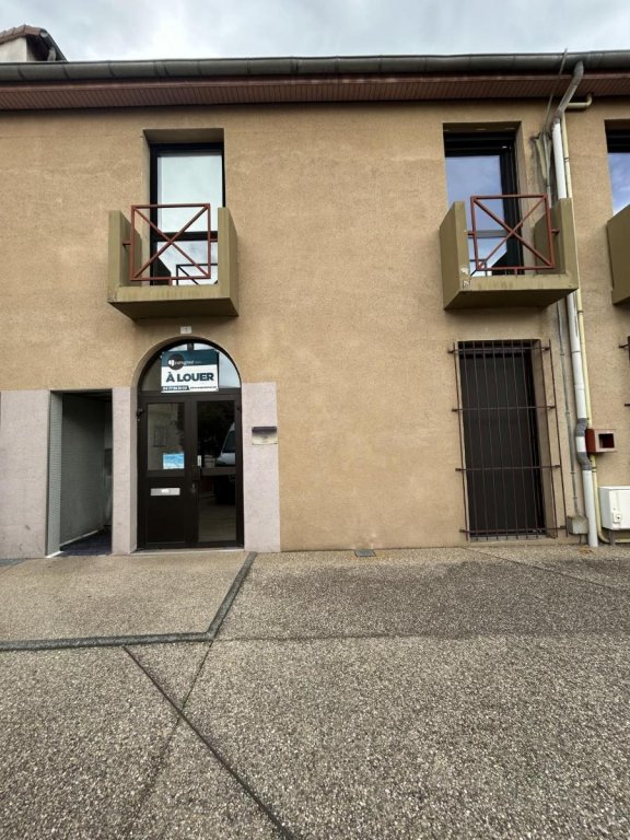 LOCAL D ACTIVITE A LOUER - MONTBRISON - 75.33 m2 - 700 &euro; HC par mois