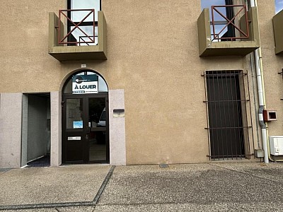 LOCAL D ACTIVITE A LOUER - MONTBRISON - 75.33 m2 - 700 € HC par mois