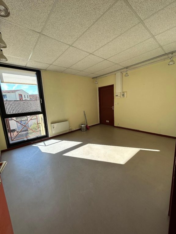 LOCAL D ACTIVITE A LOUER - MONTBRISON - 18 m2 - 280 &euro; HC par mois