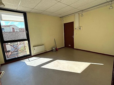 LOCAL D ACTIVITE A LOUER - MONTBRISON - 18 m2 - 280 € HC par mois