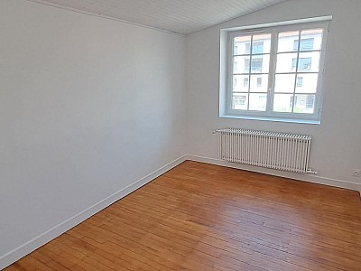 MAISON A LOUER - CHAZELLES SUR LYON - 100.96 m2 - 890 € charges comprises par mois