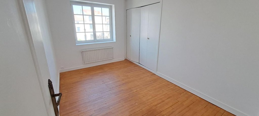 MAISON A LOUER - CHAZELLES SUR LYON - 100.96 m2 - 890 &euro; charges comprises par mois