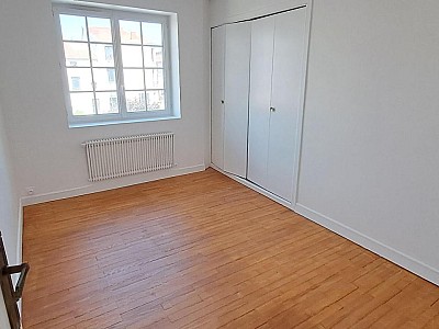 MAISON A LOUER - CHAZELLES SUR LYON - 100.96 m2 - 890 € charges comprises par mois