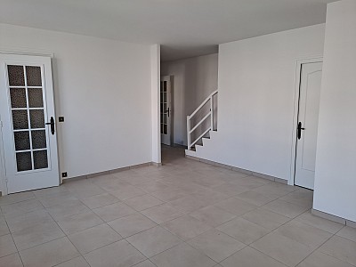 MAISON A LOUER - CHAZELLES SUR LYON - 100.96 m2 - 890 &euro; charges comprises par mois