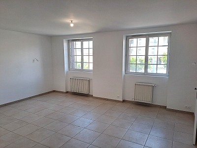 MAISON A LOUER - CHAZELLES SUR LYON - 100.96 m2 - 890 &euro; charges comprises par mois