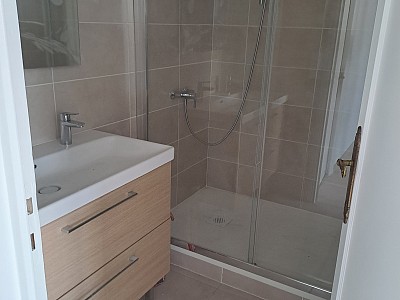 MAISON A LOUER - CHAZELLES SUR LYON - 100.96 m2 - 890 &euro; charges comprises par mois