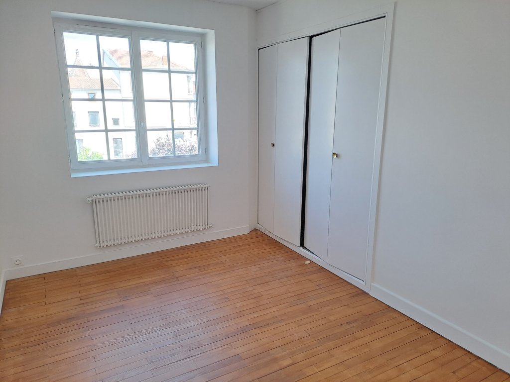 MAISON A LOUER - CHAZELLES SUR LYON - 100.96 m2 - 890 &euro; charges comprises par mois