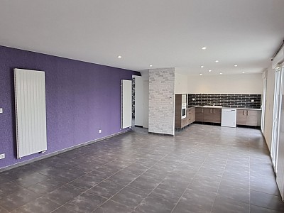 MAISON A LOUER - CHAZELLES SUR LYON - 144 m2 - 1 300 € charges comprises par mois