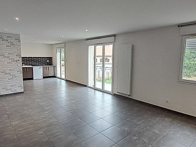 MAISON A LOUER - CHAZELLES SUR LYON - 144 m2 - 1 300 € charges comprises par mois