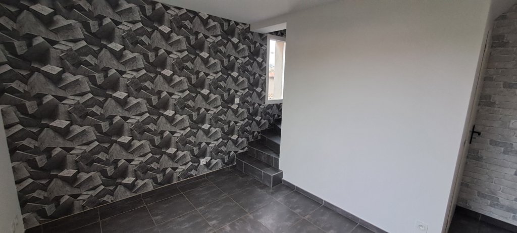 MAISON A LOUER - CHAZELLES SUR LYON - 144 m2 - 1 300 &euro; charges comprises par mois