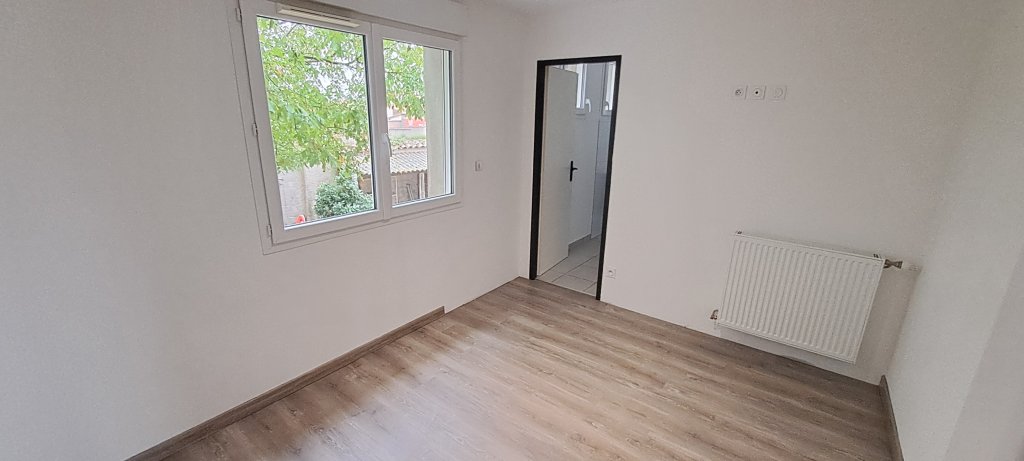 MAISON A LOUER - CHAZELLES SUR LYON - 144 m2 - 1 300 &euro; charges comprises par mois