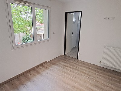 MAISON A LOUER - CHAZELLES SUR LYON - 144 m2 - 1 300 € charges comprises par mois