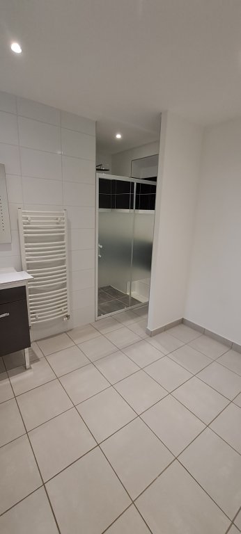 MAISON A LOUER - CHAZELLES SUR LYON - 144 m2 - 1 300 &euro; charges comprises par mois