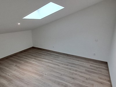 MAISON A LOUER - CHAZELLES SUR LYON - 144 m2 - 1 300 € charges comprises par mois