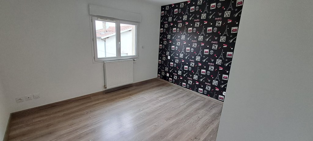 MAISON A LOUER - CHAZELLES SUR LYON - 144 m2 - 1 300 &euro; charges comprises par mois