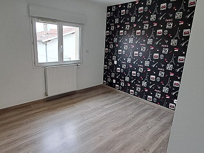 MAISON A LOUER - CHAZELLES SUR LYON - 144 m2 - 1 300 € charges comprises par mois