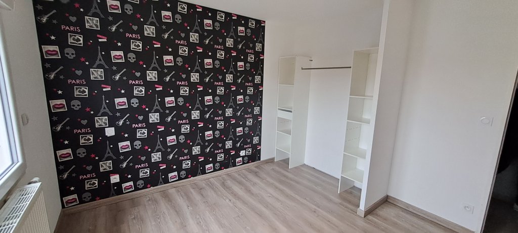 MAISON A LOUER - CHAZELLES SUR LYON - 144 m2 - 1 300 &euro; charges comprises par mois