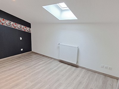 MAISON A LOUER - CHAZELLES SUR LYON - 144 m2 - 1 300 € charges comprises par mois