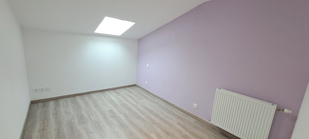 MAISON A LOUER - CHAZELLES SUR LYON - 144 m2 - 1 300 &euro; charges comprises par mois