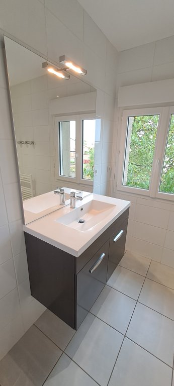 MAISON A LOUER - CHAZELLES SUR LYON - 144 m2 - 1 300 &euro; charges comprises par mois
