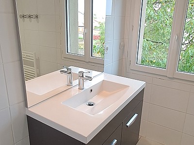 MAISON A LOUER - CHAZELLES SUR LYON - 144 m2 - 1 300 € charges comprises par mois