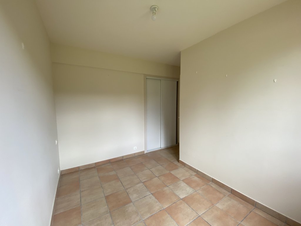 MAISON A LOUER - ESSERTINES EN CHATELNEUF - 117.54 m2 - 860 &euro; charges comprises par mois