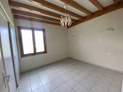 MAISON A LOUER - ESSERTINES EN CHATELNEUF - 117.54 m2 - 860 € charges comprises par mois