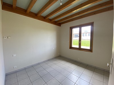 MAISON A LOUER - ESSERTINES EN CHATELNEUF - 117.54 m2 - 860 € charges comprises par mois