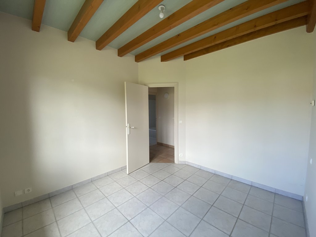 MAISON A LOUER - ESSERTINES EN CHATELNEUF - 117.54 m2 - 860 &euro; charges comprises par mois