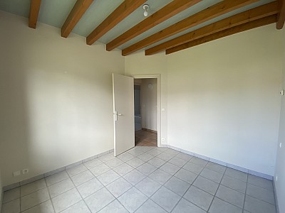 MAISON A LOUER - ESSERTINES EN CHATELNEUF - 117.54 m2 - 860 € charges comprises par mois