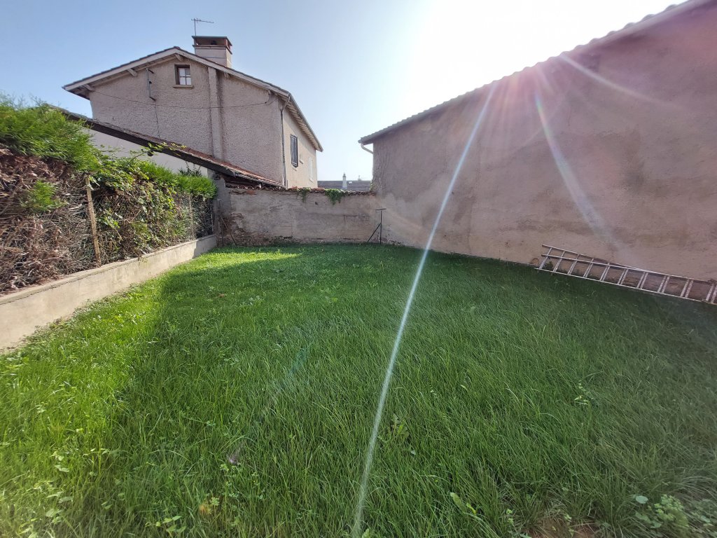 MAISON A LOUER - GREZIEU LE MARCHE - 152.14 m2 - 1 040 &euro; charges comprises par mois