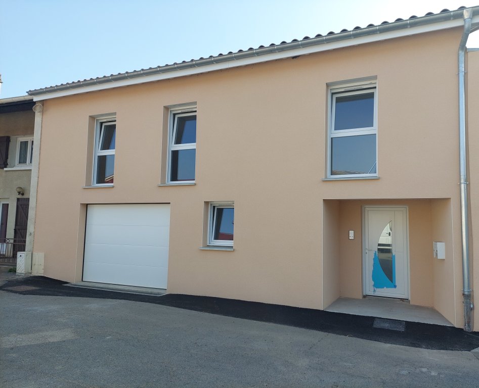 MAISON A LOUER - GREZIEU LE MARCHE - 152.14 m2 - 1 040 &euro; charges comprises par mois