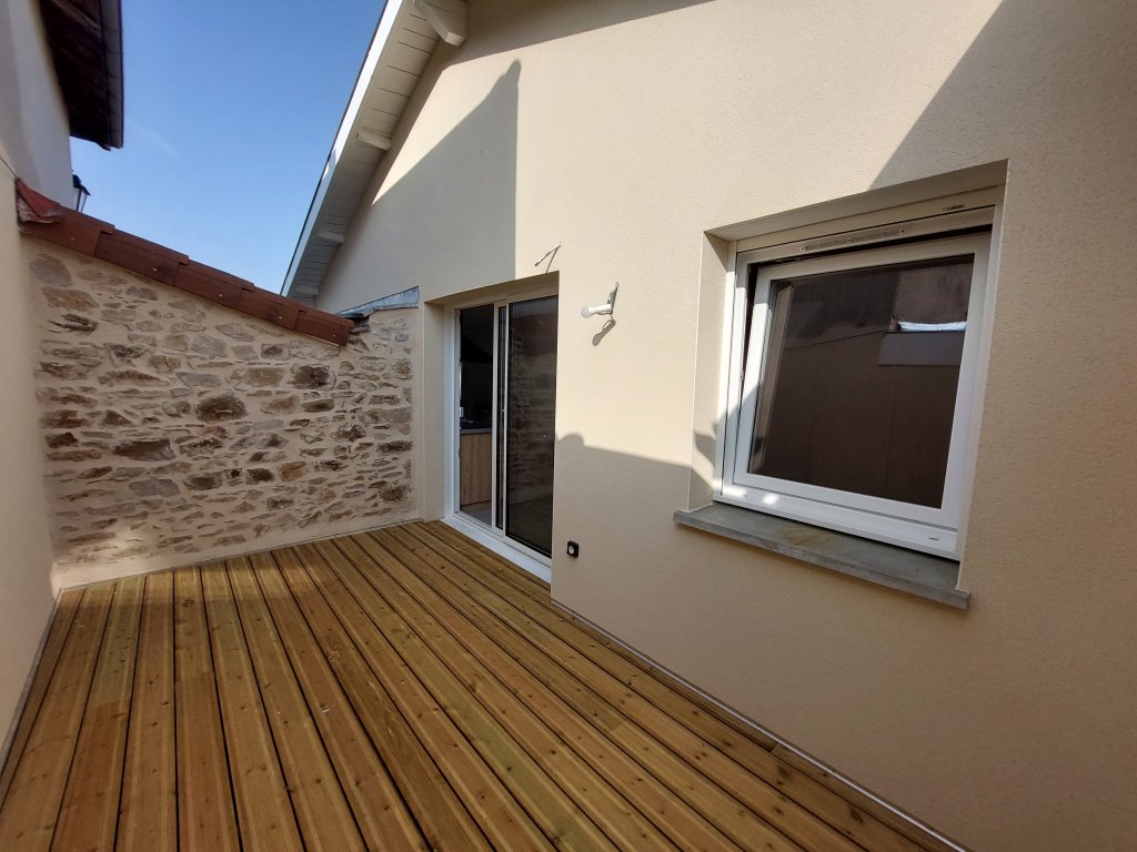 MAISON A LOUER - GREZIEU LE MARCHE - 152.14 m2 - 1 040 &euro; charges comprises par mois