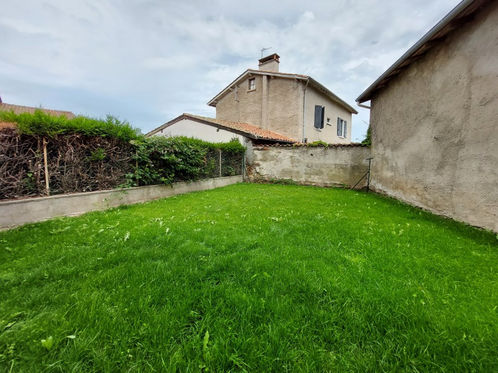 MAISON A LOUER - GREZIEU LE MARCHE - 152.14 m2 - 1 040 &euro; charges comprises par mois