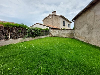 MAISON A LOUER - GREZIEU LE MARCHE - 152.14 m2 - 1 040 &euro; charges comprises par mois