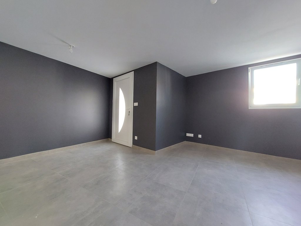 MAISON A LOUER - GREZIEU LE MARCHE - 152.14 m2 - 1 040 &euro; charges comprises par mois