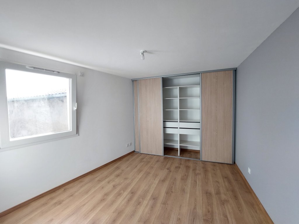 MAISON A LOUER - GREZIEU LE MARCHE - 152.14 m2 - 1 040 &euro; charges comprises par mois