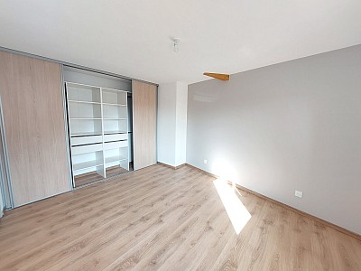 MAISON A LOUER - GREZIEU LE MARCHE - 152.14 m2 - 1 040 &euro; charges comprises par mois
