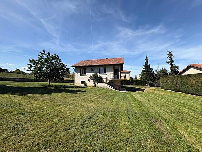 MAISON A LOUER - MONTBRISON - 85.3 m2 - 850 € charges comprises par mois