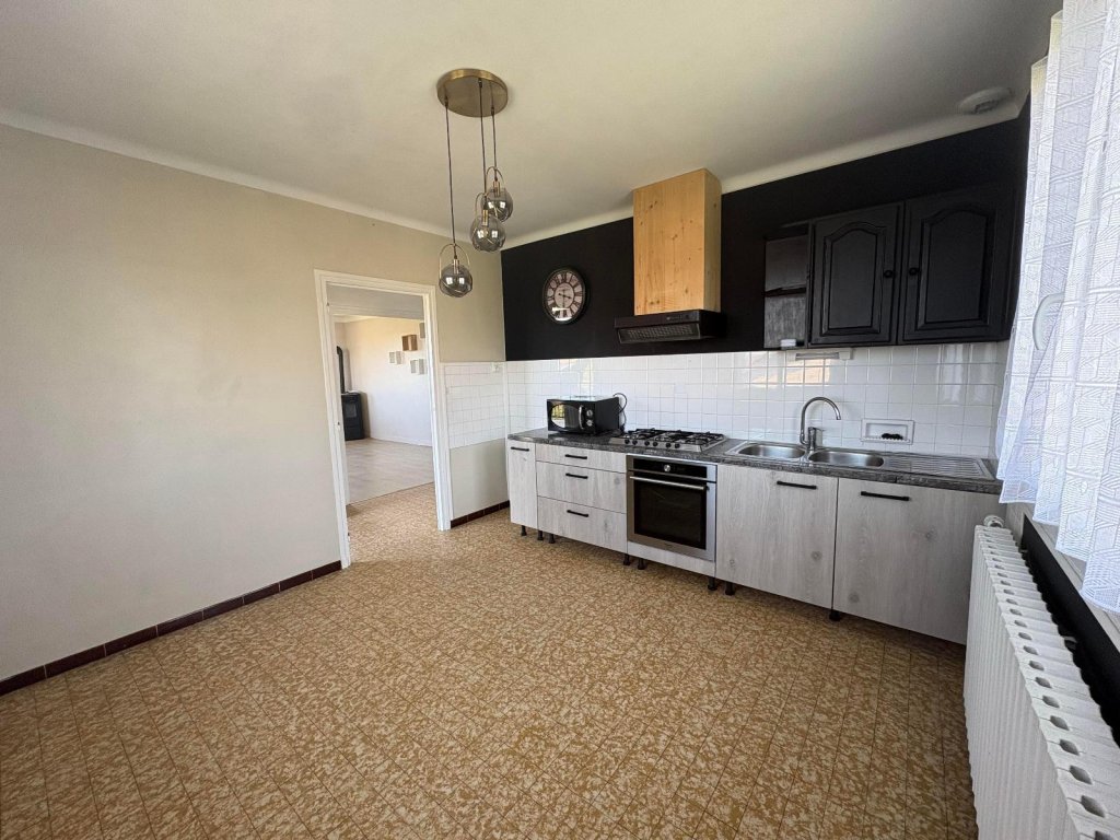MAISON A LOUER - MONTBRISON - 85.3 m2 - 850 &euro; charges comprises par mois