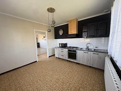 MAISON A LOUER - MONTBRISON - 85.3 m2 - 850 € charges comprises par mois