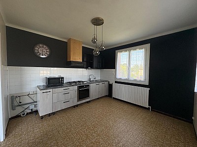 MAISON A LOUER - MONTBRISON - 85.3 m2 - 850 € charges comprises par mois
