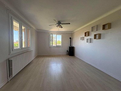 MAISON A LOUER - MONTBRISON - 85.3 m2 - 850 € charges comprises par mois
