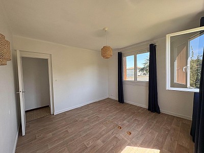 MAISON A LOUER - MONTBRISON - 85.3 m2 - 850 € charges comprises par mois