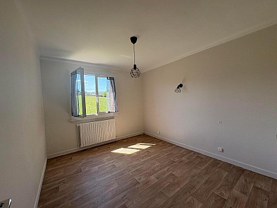 MAISON A LOUER - MONTBRISON - 85.3 m2 - 850 € charges comprises par mois