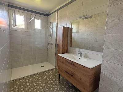 MAISON A LOUER - MONTBRISON - 85.3 m2 - 850 € charges comprises par mois